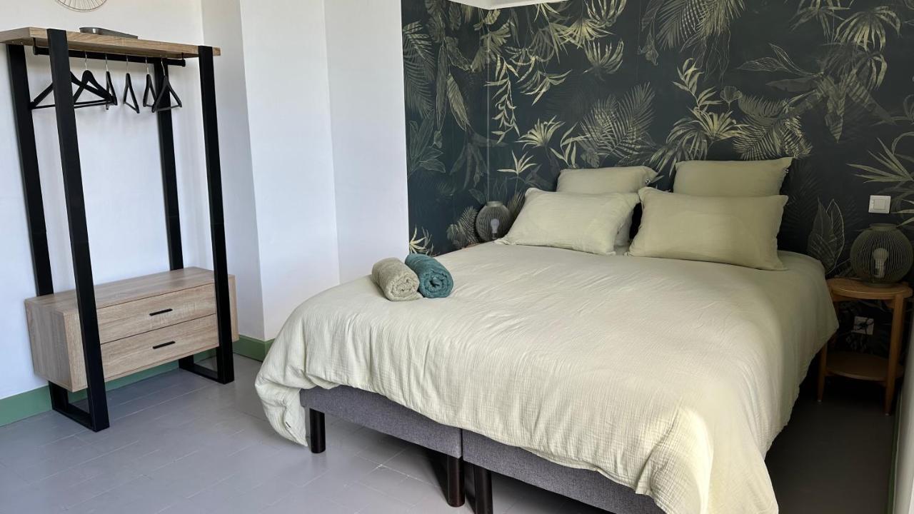 Chambre Tropicale Au Domaine De L'Aven Villeneuve-Minervois Esterno foto